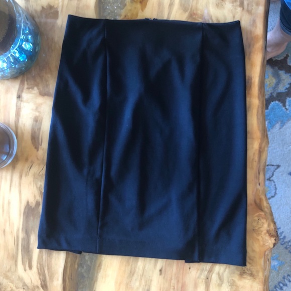 Elle Dresses & Skirts - Ladies Black, knee-length Skirt